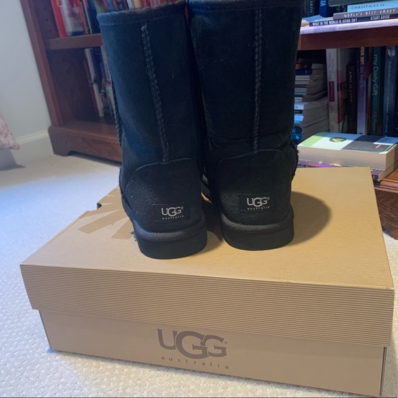 Classics Short Authentic Ugg Boots - Picture 3 of 4